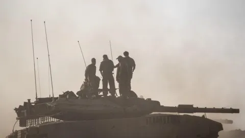 Lübnan'ın güneyinde devam eden İsrail saldırıları ve Hizbullah'ın direnişi.