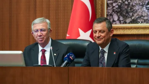 CHP Genel Başkanı Özgür Özel ve Ankara Büyükşehir Belediye Başkanı Mansur Yavaş