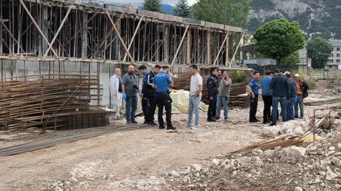 Kütahya'da çöken inşaat iskelesi