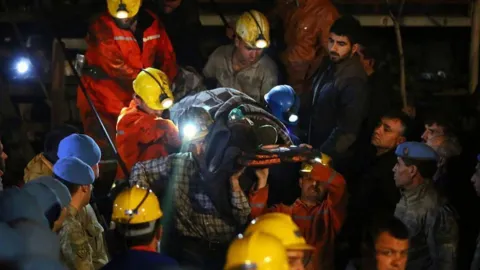 Soma maden faciasında hayatını kaybeden madencileri temsil eden bir görsel.