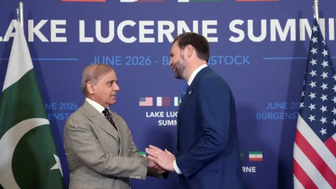ABD Başkan Yardımcısı JD Vance ve İran Dışişleri Bakanı Abbas Irakçi'nin bulunduğu İsviçre'deki görüşmelerden bir kare.