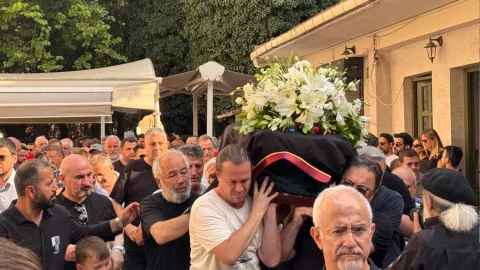 Eski İzmir Barosu Başkanı Özkan Yücel'in cenaze töreninden bir görüntü.