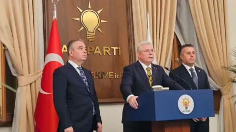 AKP logosu ve TBMM binası görselleriyle birlikte yargı paketi haberi.