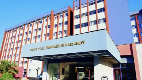 İzmir'de hastane sistemlerinde yaşanan arıza sonrası hastanelerde hizmetler durdu