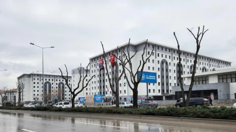 NATO Zirvesi için polislerin yerleştirileceği KYK yurtlarının önü