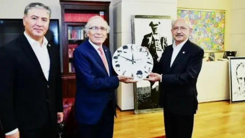 Ressam Hamza Saykan'ın CHP'ye hediye ettiği yağlı boya Atatürk tablosu
