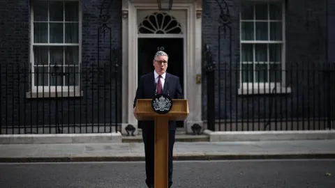 Keir Starmer'ın istifa açıklamasını yaptığı sırada çekilmiş fotoğrafı