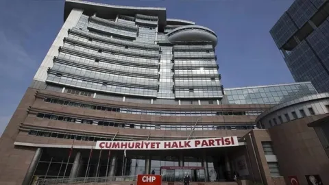 CHP'de 2 il başkanı görevden alındı