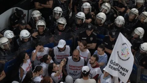 Ankara'da Özel Sektör Öğretmenlerine Polis Müdahalesi