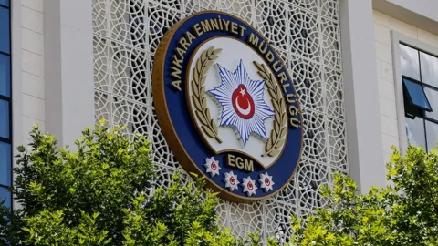Ankara Emniyet Müdürlüğü önünde yaşanan gerginlik