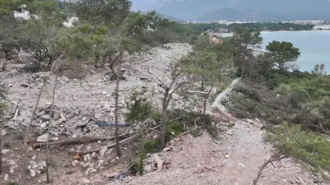 Antalya Kemer'deki İdyros Antik Kenti arazisinde iş makineleriyle çalışma yapılıyor.