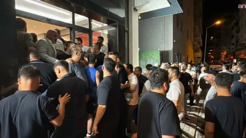 CHP İzmir İl Binası önünde yaşananlar
