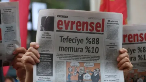 Evrensel Gazetesi muhabiri Doğa Başkan'ın tutuklanmasına ilişkin haber görseli.