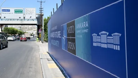 Ankara'da yapılacak NATO Zirvesi öncesi akreditasyon tartışmaları yaşanıyor
