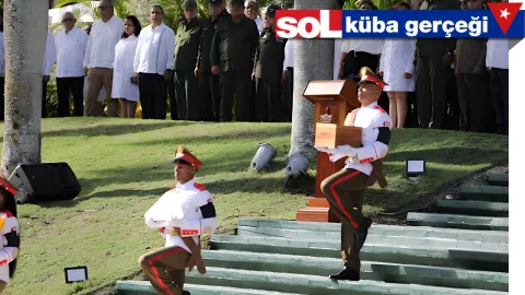 Küba Devlet Başkanı Miguel Díaz-Canel konuşma yaparken