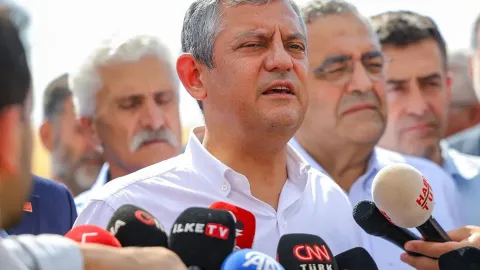 CHP Genel Başkanı Özgür Özel Diyarbakır'da açıklamalarda bulundu.