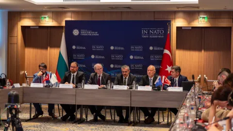 Sofya'da düzenlenen NATO toplantısından bir kare