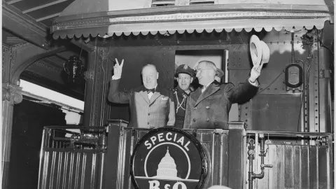 Türk taburu Kore'ye doğru yola çıkarken