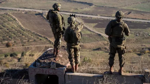 İsrail askerleri Suriye sınırında.
