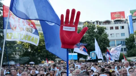 Sırbistan'da hükümet karşıtı protestolar devam ediyor