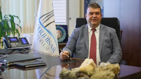Seferihisar Belediye Başkanı İsmail Yetişkin'in adliyeye sevk edilmesi.