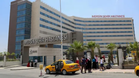 Mersin Şehir Hastanesi taşeron işçileri sendika süreçlerine tepki gösteriyor