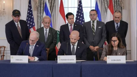 Lübnan Cumhurbaşkanı ve CENTCOM Komutanı görüşmesi