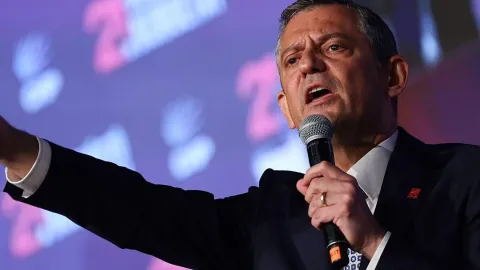 Özgür Özel ve yeni parti tartışmaları