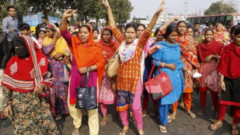 Bangladeş'te tekstil işçilerinin yaptığı protestolar
