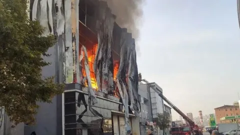 Dilovası'ndaki fabrika yangınında hayatını kaybedenler için düzenlenen cenaze töreni
