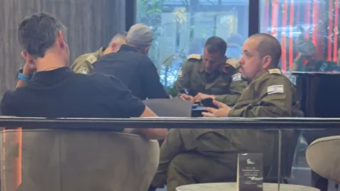 Karakas'ta İsrail askerlerinin gelişiyle ilgili görüntü