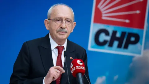 CHP Genel Başkanı Kemal Kılıçdaroğlu basın toplantısında konuşuyor.