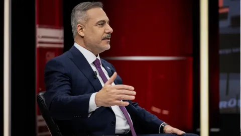 Dışişleri Bakanı Hakan Fidan basın açıklaması yaparken