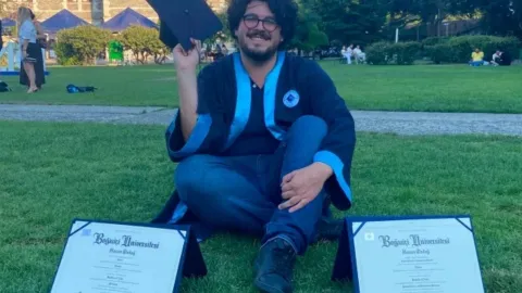 Boğaziçi Üniversitesi mezuniyet töreni sırasında çekilmiş bir fotoğraf.