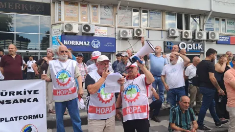 Emekliler maaş zammı ve enflasyon verilerine tepki gösteriyor.