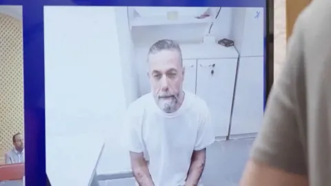 Gazze'deki Kemal Advan Hastanesi Müdürü Dr. Hüssam Ebu Safiye'nin İsrail hapishanesinde darp edildiği iddia ediliyor.