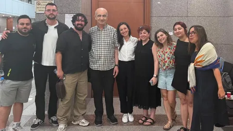 Komedyen Tuba Ulu duruşma salonunda