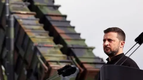 Ukrayna Devlet Başkanı Zelenskiy NATO zirvesi öncesi açıklamalarda bulundu.