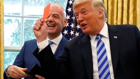 Donald Trump'ın Dünya Kupası'nda kural değişikliğine müdahalesini gösteren görsel.