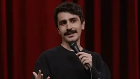 Komedyen Deniz Göktaş cezaevinden mektup yazıyor.