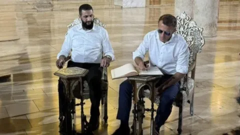 Fransa Cumhurbaşkanı Emmanuel Macron ve Suriye lideri Ahmed Şara'nın görüşmesi sırasında Şam'da meydana gelen patlamayı gösteren temsili görsel.