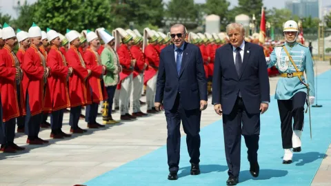 Milli Eğitim Bakanı Yusuf Tekin'in açıklamalarına tepki gösteren uzmanların görselleri.