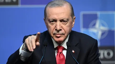 Cumhurbaşkanı Recep Tayyip Erdoğan NATO Liderler Zirvesi sonrası açıklama yapıyor.