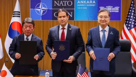 NATO Zirvesi için Ankara'da bir araya gelen liderler ve temsilciler.