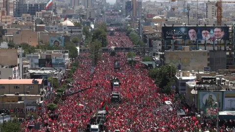 İran Dışişleri Bakanı Abbas Irakçi konuşma yaparken