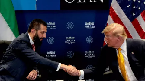 ABD Başkanı Donald Trump ve Suriye lideri Ahmed Şara ortak basın toplantısı düzenliyor.