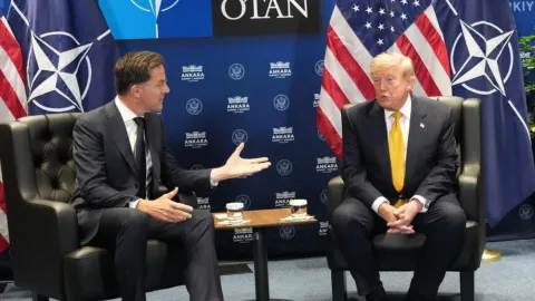 ABD Başkanı Donald Trump'ın NATO zirvesinde yaptığı konuşma sırasında çekilmiş bir fotoğraf.