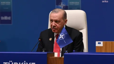 Cumhurbaşkanı Recep Tayyip Erdoğan NATO Zirvesi sonrası açıklama yaparken