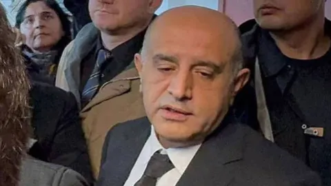 Beşiktaş, Seyhan ve Avcılar belediye başkanlarının da aralarında bulunduğu 7 kişinin tutukluluk halinin devamına karar verildiği dava ile ilgili görsel.