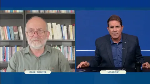 TKP Genel Sekreteri Kemal Okuyan, NATO Zirvesi ve Türkiye'nin dış politikası üzerine açıklamalarda bulunuyor.